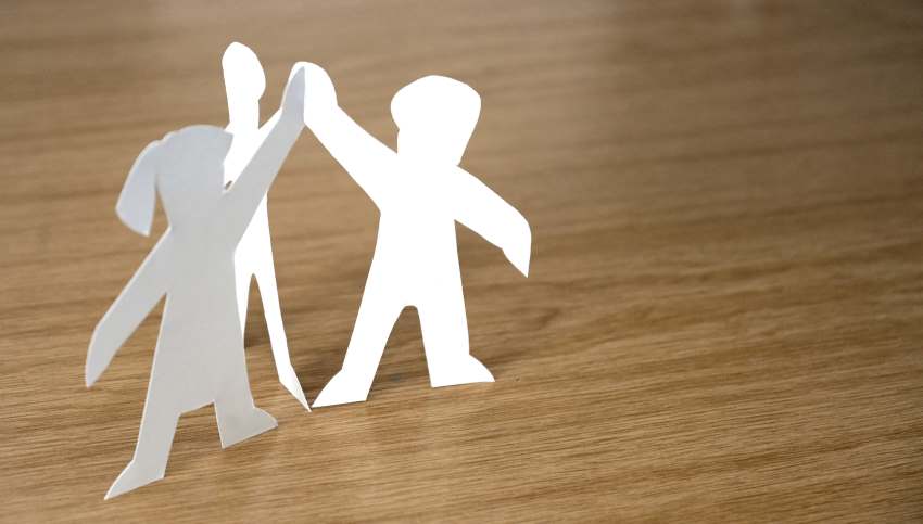 paper-figures-6652452_by_congerdesign_pixabay_pfarrbriefservice
